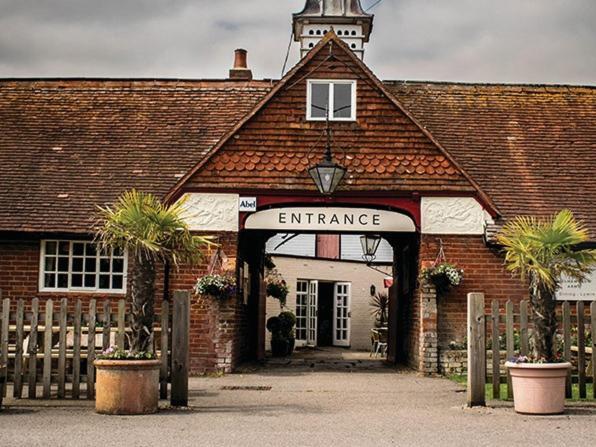 Bed and Breakfast The Walhampton Arms Lymington Exterior foto